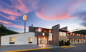 Super 8 by Wyndham Bridgeport/Clarksburg Area