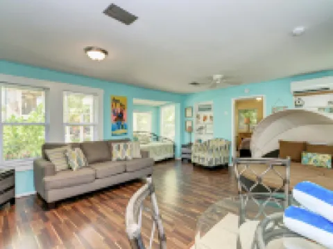 風景旅館-距離海灘僅一分鐘的步行路程-擁有私人院子-無鑰匙鎖 佈雷登頓海灘酒店