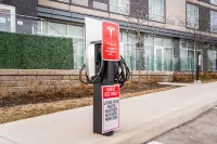 Courtyard Burlington - ที่มีที่จอดรถ