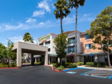 Courtyard Oakland Airport Hotels in Oakland