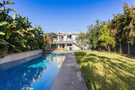 Blairgowrie Beachside Retreat Solar Heated Pool