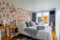 Flower Garden Studio in Sheringham Cycle Friendly Hotels in West Runton