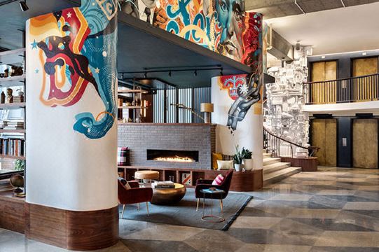 더 레볼루션 호텔