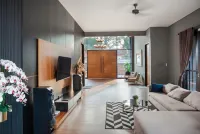 De Black Challet Villa