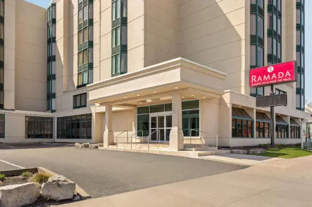 Ramada by Wyndham Niagara Falls/Fallsview