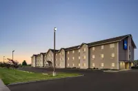 Baymont by Wyndham Fremont Hotels near Midland University