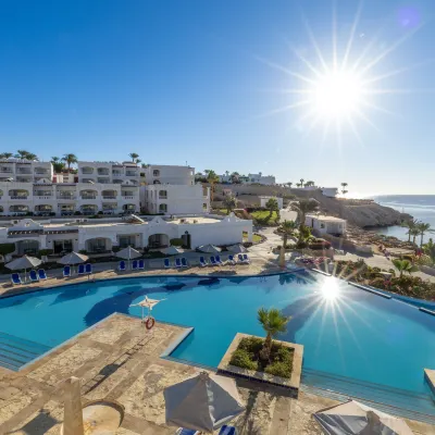 CONTINENTAL PLAZA BEACH RESORT by IHG 沙姆沙伊赫國際機場附近的飯店