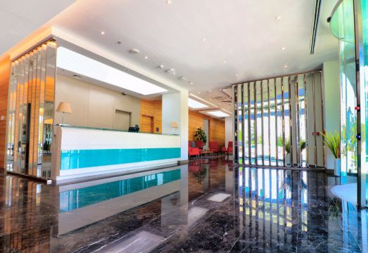 더블트리 바이 힐튼 앙카라 인첵의 모던한 로비