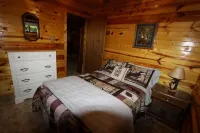 Peace, Privacy and a Pontoon!! No steps in home or to water!