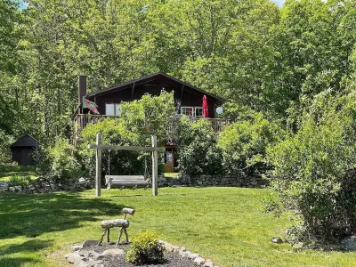 Are you ready to relax and enjoy the fresh mountain air in privacy? Hotels near Cooter's Place - Luray