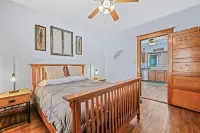 Old World Charm 2 Story Home 톰 필드 주변 호텔