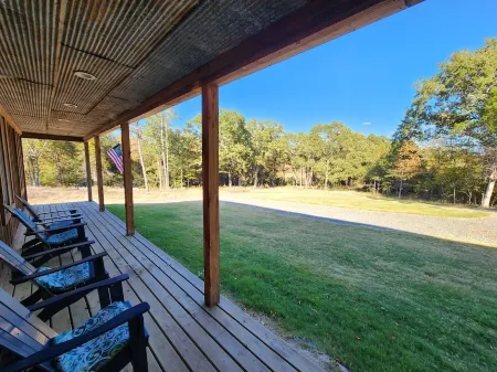 Beautiful rustic cabin on the shores of Greer's Ferry Lake