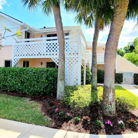 POSHPADZ Presents Coco Villa -2 Patios-Ground Floor-Walk to Jupiter Beach