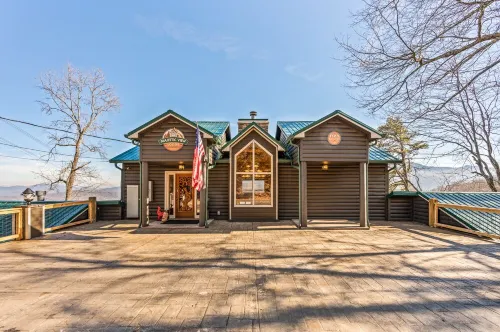 Majestic views of the Smokies, Pro movie theater w/ 16 foot screen, Hot tub - Lodges