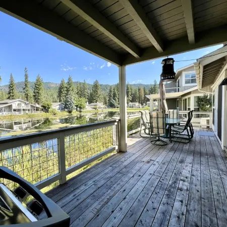 Cozy Townhome on Plumas Pines