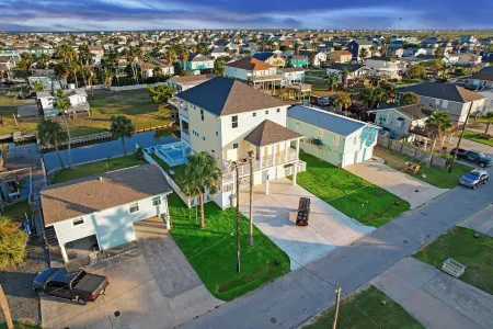 Brand New Spacious Canal Home with Private Pool