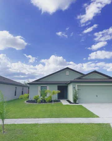 Retreat with bike access/full kitchen/Fence yard/board games/mins from Orlando