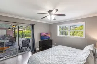 Naples paradise close to the beach and 5th Ave