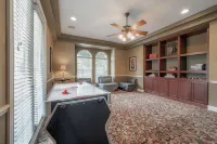 Waterfront Luxury Stay-Pool-Hot Tub-Kayaks & Sunset Views on Lake Magdelene