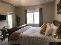 Spacious home with Hot Tub, bikes, fire pit, pool table and more!! فنادق في West Pennington