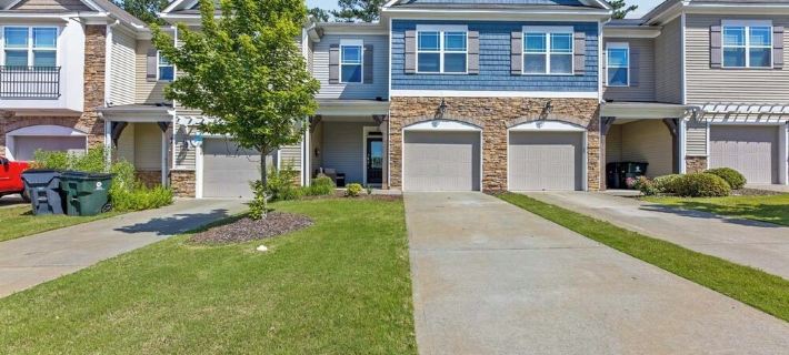 Where Relaxation Meets Home, KING Suite Retreat, 14 MINS to RDU Airport, POOL シダー・フォークのホテル