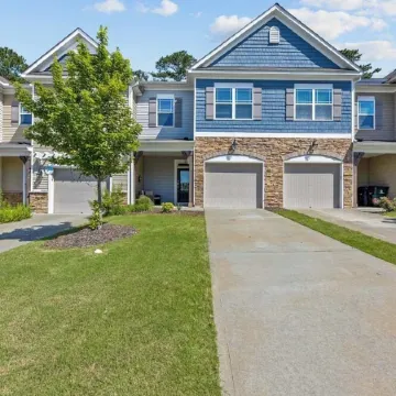 Where Relaxation Meets Home, KING Suite Retreat, 14 MINS to RDU Airport, POOL