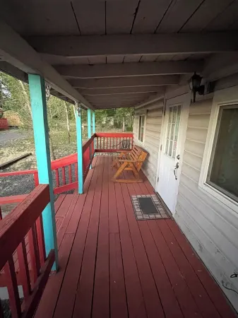 Mountain Avenue Cozy Cabin