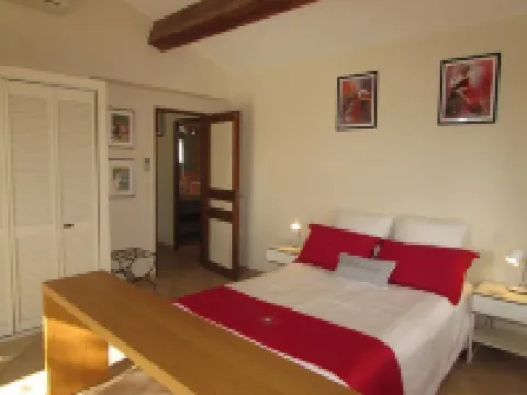 Barjac Villa Pastis - Self-catering cottage with swimming pool and view of the Cevennes mountains