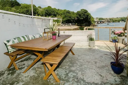 Riverside, Fowey. A gorgeous Cornish seaside cottage. Отели в г. Фоуи