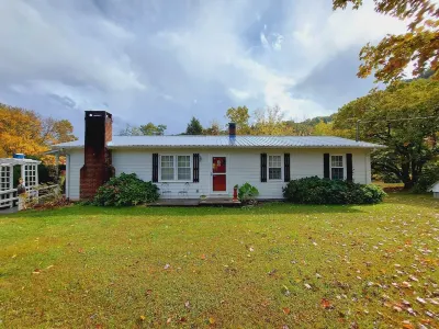 Country  home sitting between 2 mountains Hotels near Surry Community College