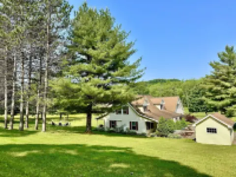 Alvie House: 5 min from Wisp&DCL, Outdoor Fire Pit, Fireplaces, Country Kitchen