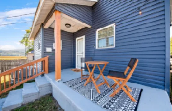 New Guntersville lake cottage - walking distance to lake and minutes to downtown