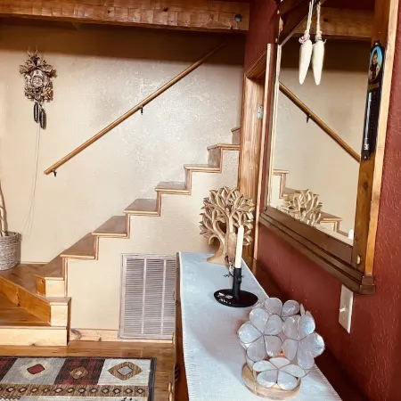 Cozy 2-bedroom cabin with hottub in welcoming Newport with AC, WiFi