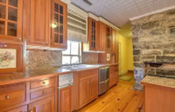 1818 Riverfront Cottage