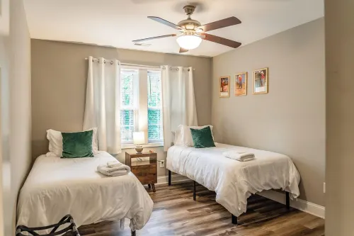 Golf Getaway! Poker Room - Indoor Golf Simulator - Pet-friendly Hotels in Moore County