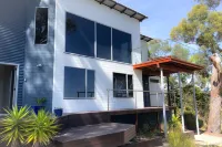 BAY OF FIRES BEACH SHACK Modern House@ Binalong Bay