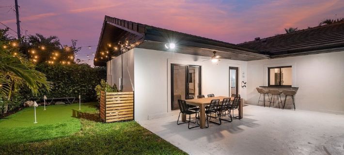 Stunning Paradise! Steps from the Beach+Pool+Golf Hotels in Riviera Beach