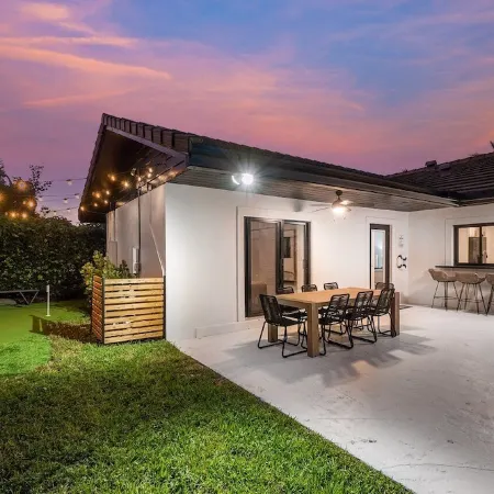 Stunning Paradise! Steps from the Beach+Pool+Golf