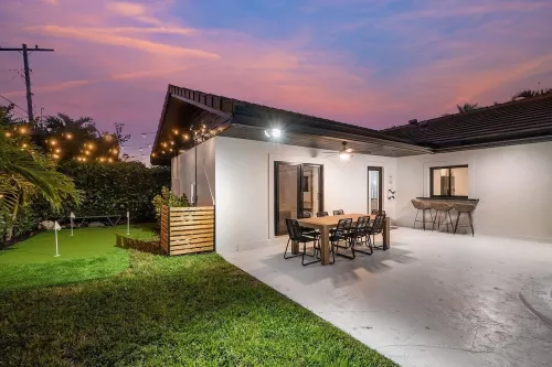 Stunning Paradise! Steps from the Beach+Pool+Golf