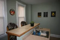 Lower flat steps from the lake and downtown