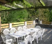 Large farmhouse with four bedrooms Hotels in Les Plantiers