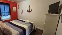 Cozy Up North Retreat in the Heart of Sault Ste. Marie. Pet Friendly! Hot Tub! Hôtels à proximité de : Brady Hall