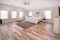 Luxury Paradise on the Bay!  3 Day & Weekly! Elks Members Welcome!! - balcony