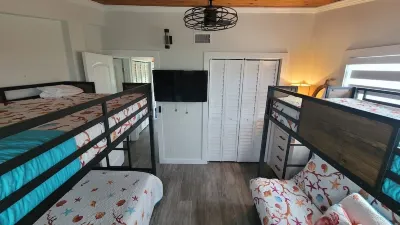 Beautiful Harbor Front Oceanside Home on the Atlantic Ocean Hotel in zona Plantation Key