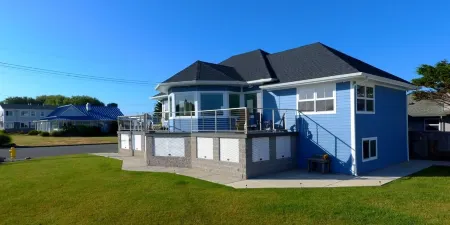 Seaside Vacation Rental    Fantastic Ocean and Battery Point light House veiws