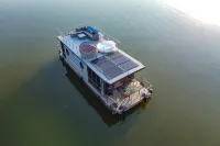 Luxury Houseboat with Many Extras Included