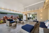 Walk to the beach, restaurants, grocery and more! Enjoy all Naples has to offer