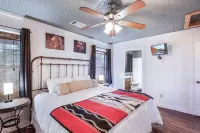 El Castell + El Castellito - on the Llano River (Sleeps 26+)