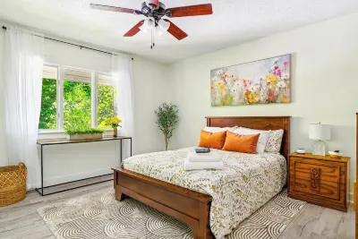The Wanderlust Bungalow on May - Walking Distance to Downtown Southern Pines!