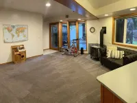 Large house Up in the Redwoods perfect for large families. Pet friendly. Hotels in Fortuna